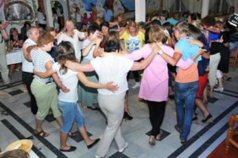 greek-nights-tavern-dimitris2.jpg